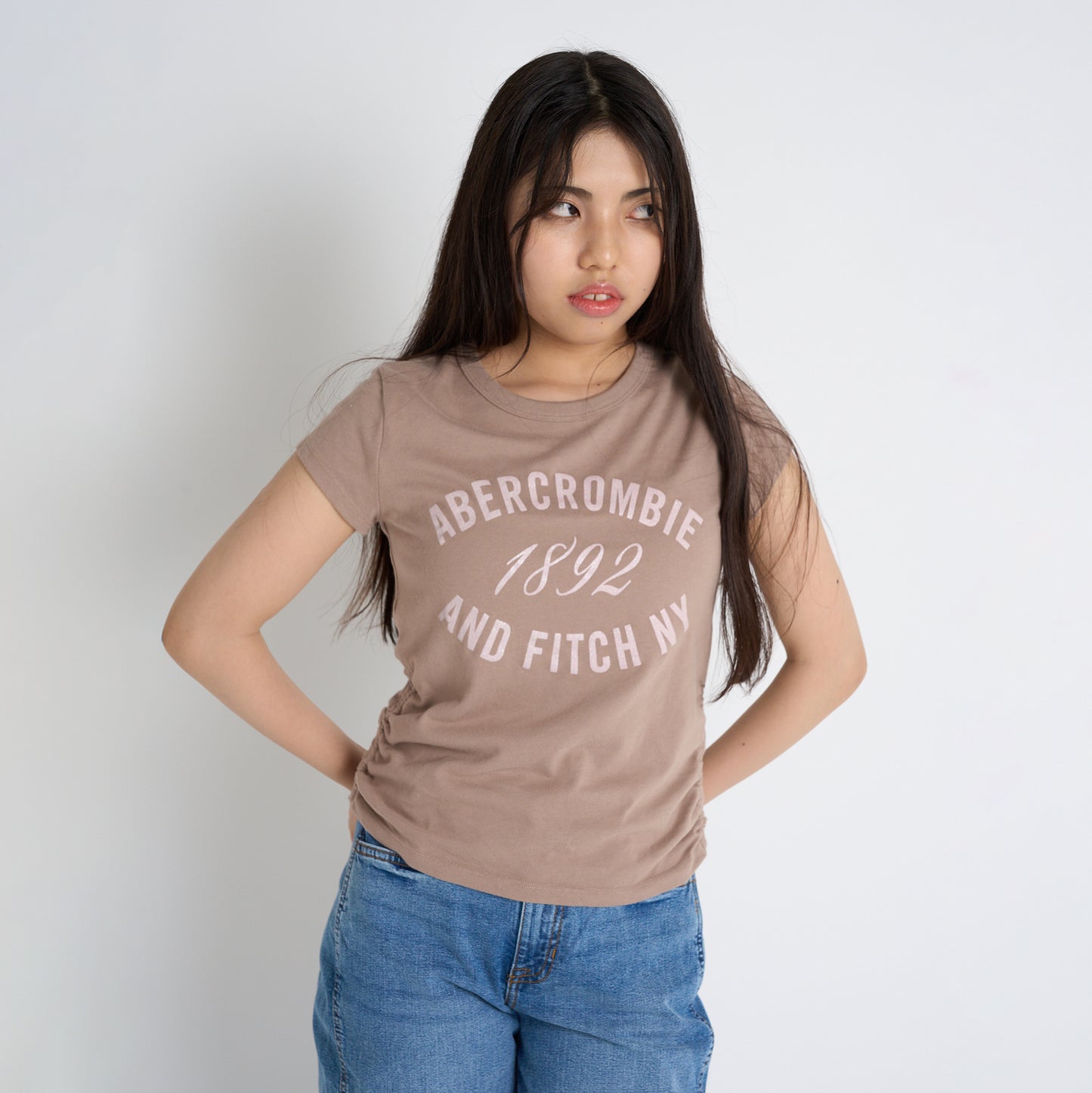 【110-170cm】 Tシャツ A&F(アバクロンビー&フィッチ) AFG ANF 1892 RUCHED TEE