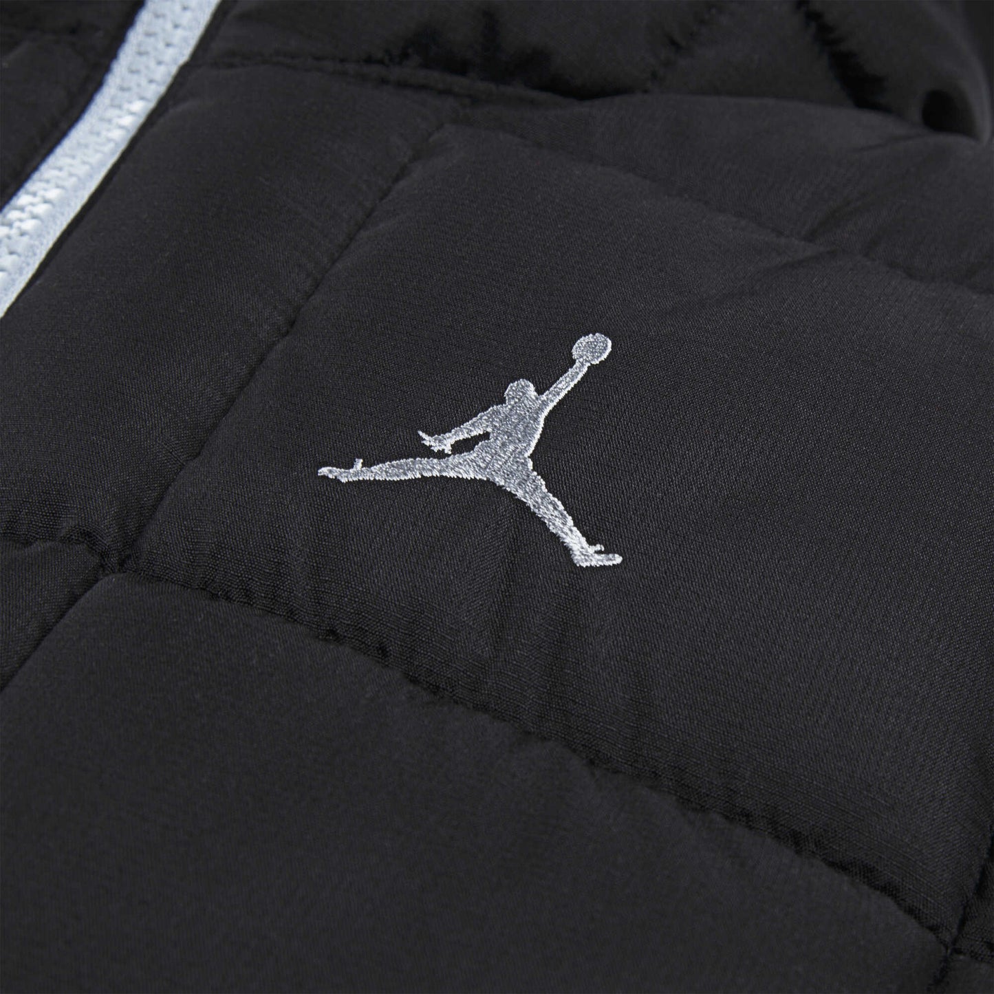 ジュニア(130-170cm) アウター JORDAN(ジョーダン) JDN ESSENTIAL MDWT PUFFER