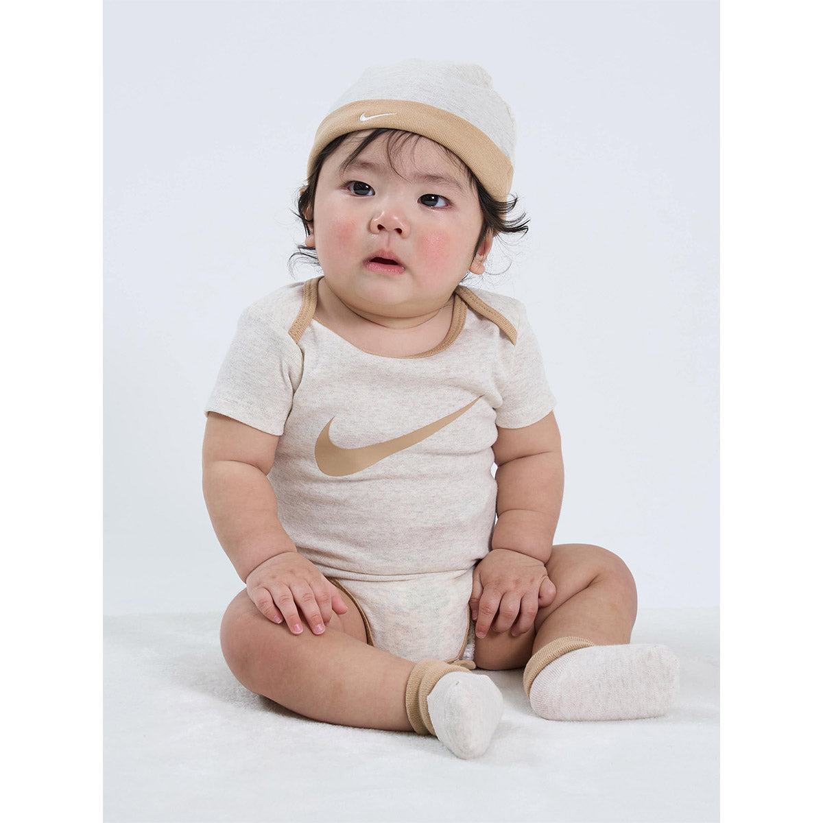 ベビー(0-6M) セット商品 NIKE(ナイキ) SWOOSH HAT/BODYSUIT/BOOTIE 3