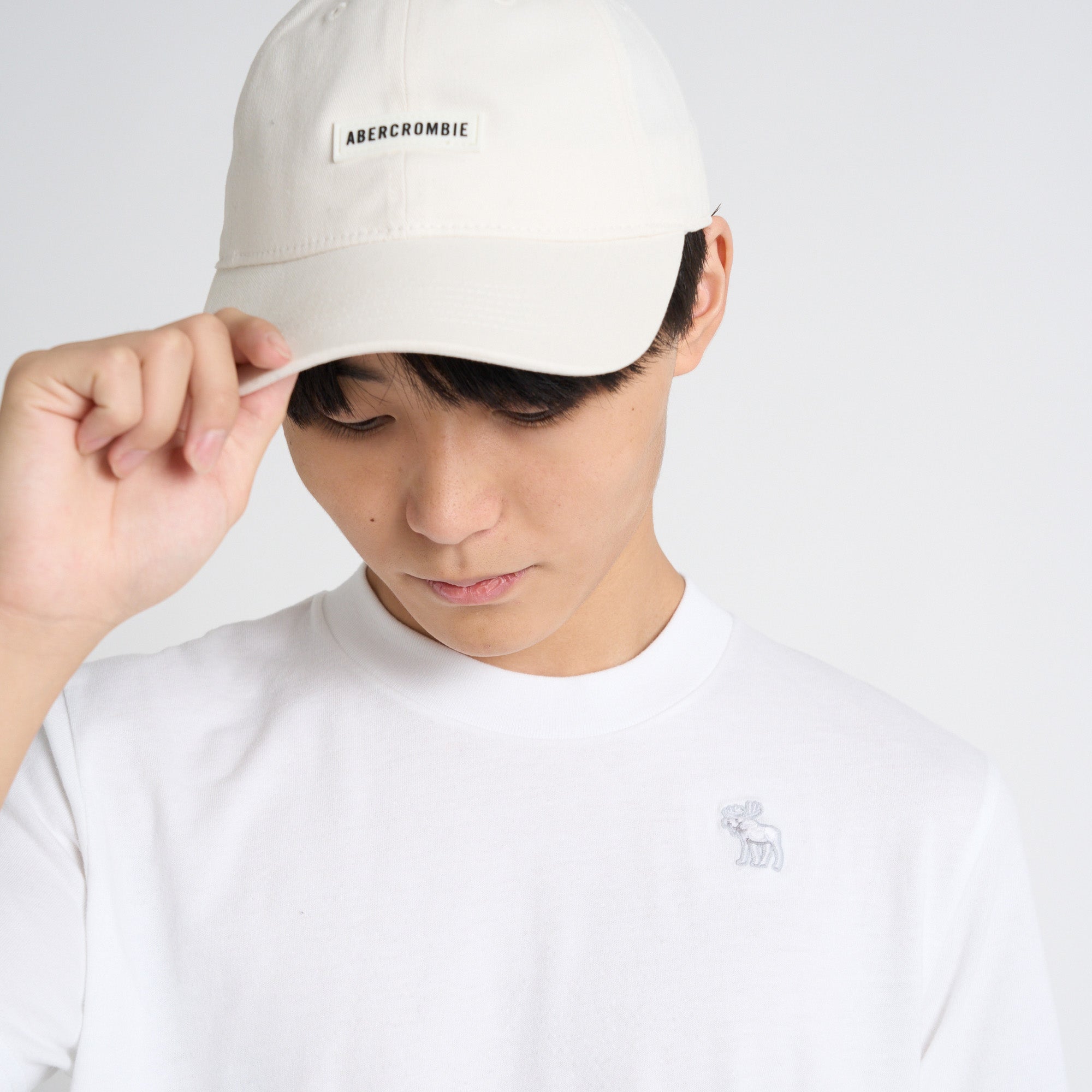 新品！本物保証A&Fアバクロ【Small/White 2996-100】ムース刺繍ボタンダウンシャツ 白シャツ ☆完売 アバクロ セール 100%本物保証 ニューヨークの街並み A\u0026F NYC総