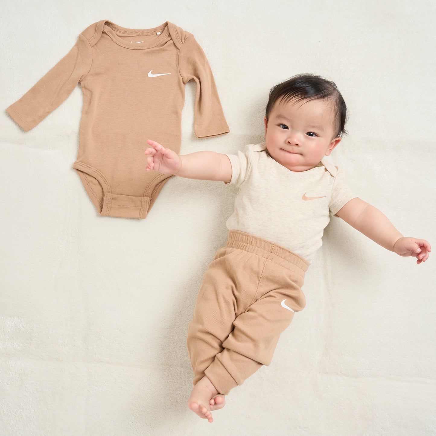 ベビー(55-70cm)  NIKE(ナイキ) セットアップ NKN ESSENTIALS 3PC PANT SET