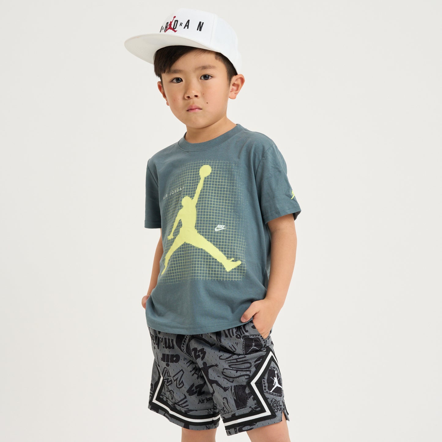 【公式限定】キッズ(105-120cm)  JORDAN(ジョーダン) 半袖Tシャツ JDB JUMPMAN GRID BLUR