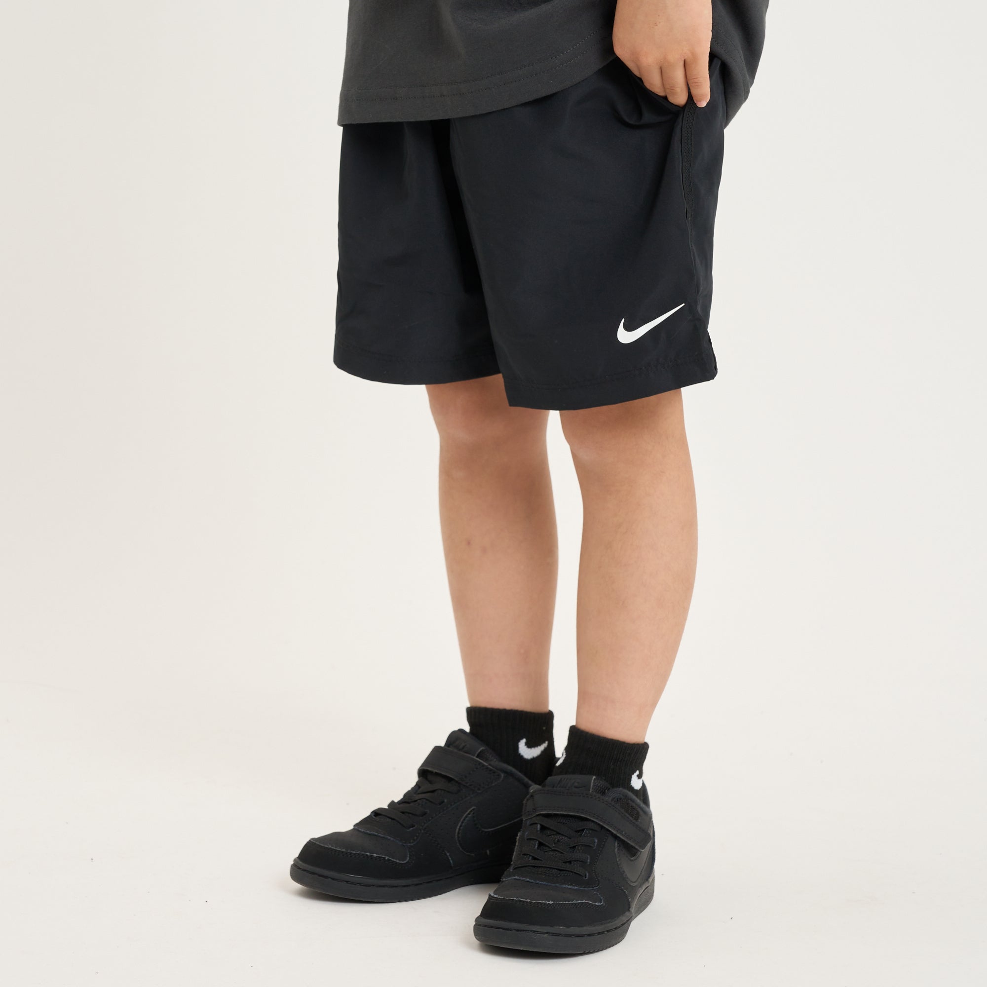Nike ナイキ ナイロンジャケット・ショートパンツセット ブラック 新品2XL 公式限定】キッズ(105-120cm) ショートパンツ NIKE(ナイキ) NKB B NK