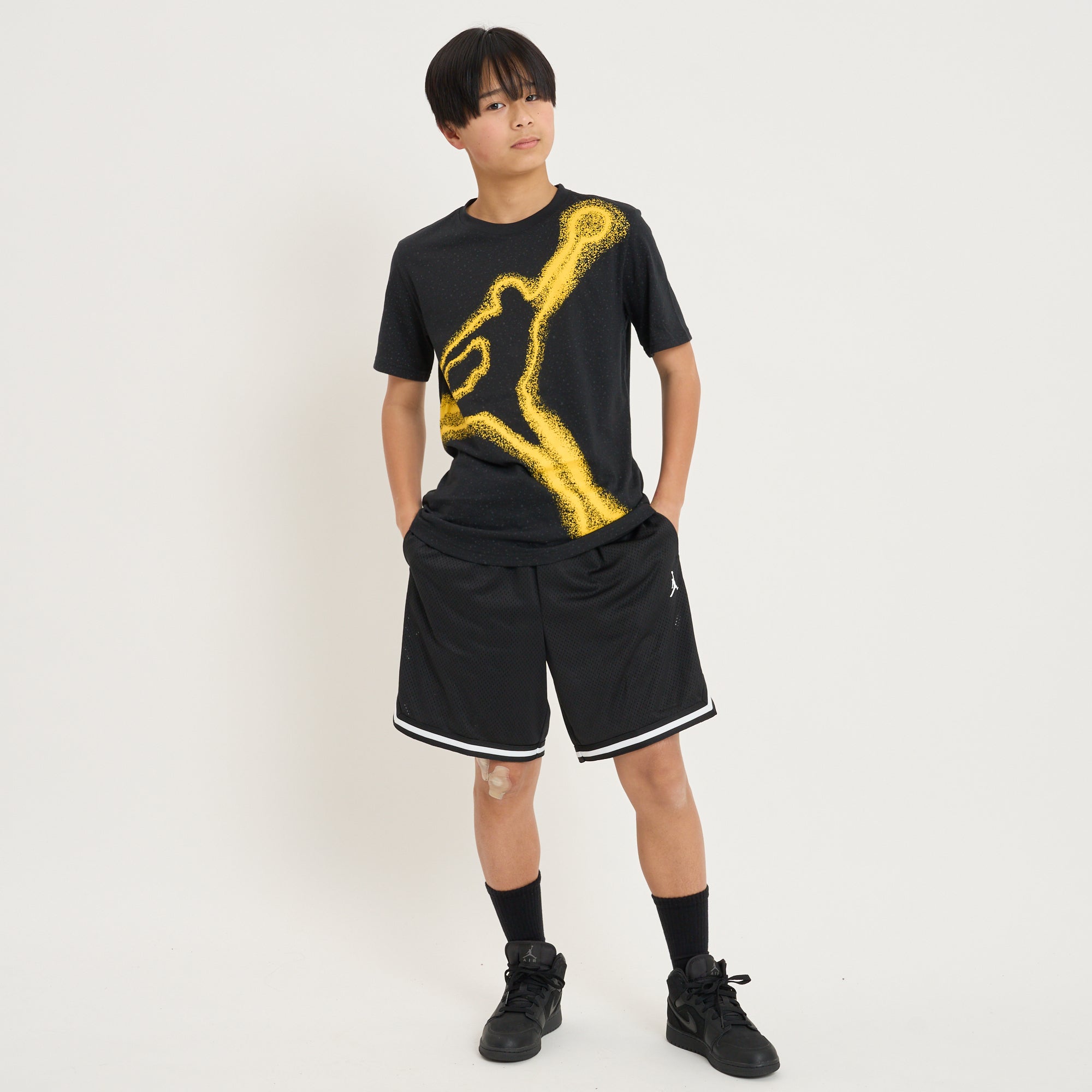 ジョーダンジャージ ｶｰｷ✕ﾌﾞﾗｯｸ/2024 試着のみ。 新品 JORDAN ジョーダン ナイロンコーチジャケット カーキ M ナイキ