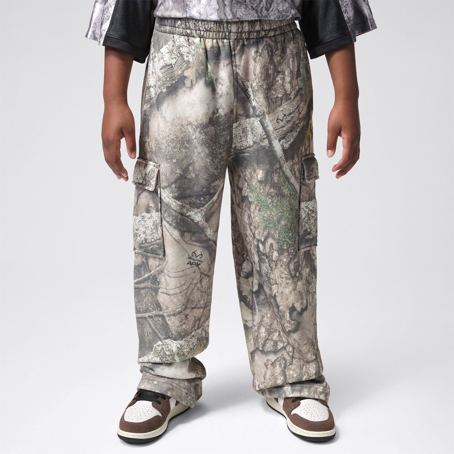ジュニア(130-170cm)  JORDAN(ジョーダン) フリースパンツ JDB MJ BK REAL TREE AOP PANT