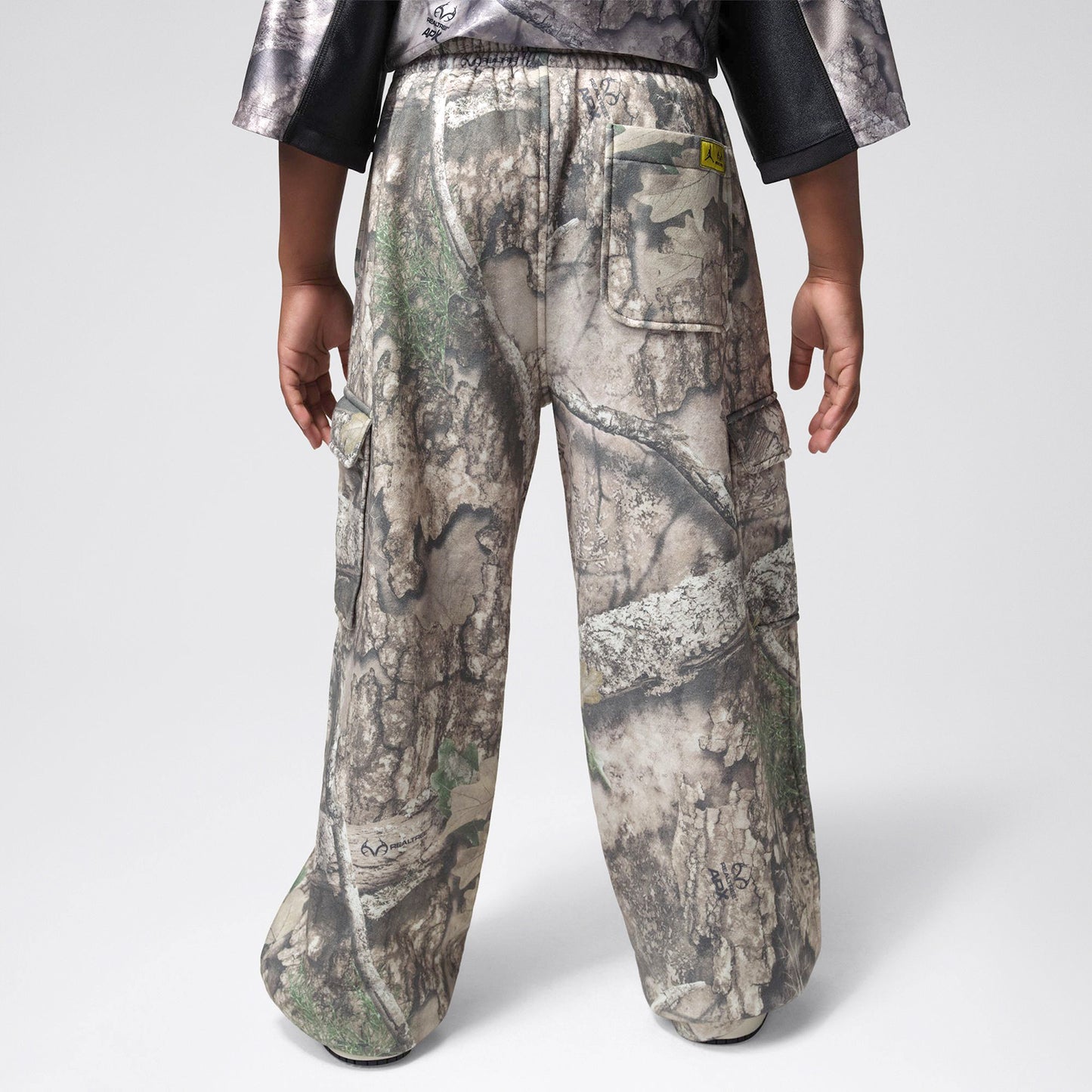 ジュニア(130-170cm)  JORDAN(ジョーダン) フリースパンツ JDB MJ BK REAL TREE AOP PANT