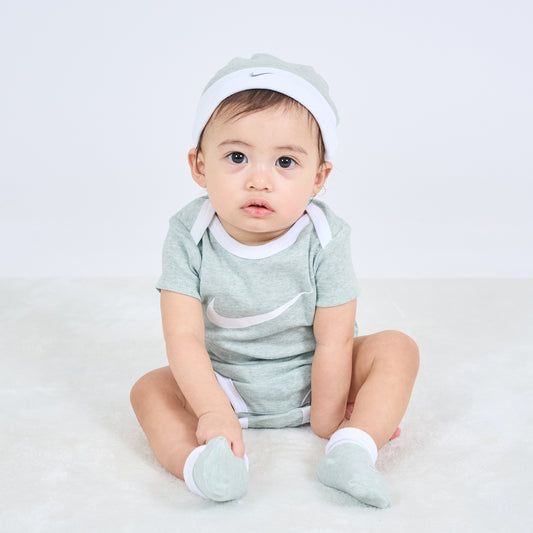 ベビー(6-12M) セット商品 NIKE(ナイキ) SWOOSH HAT/BODYSUIT/BOOTIE 3